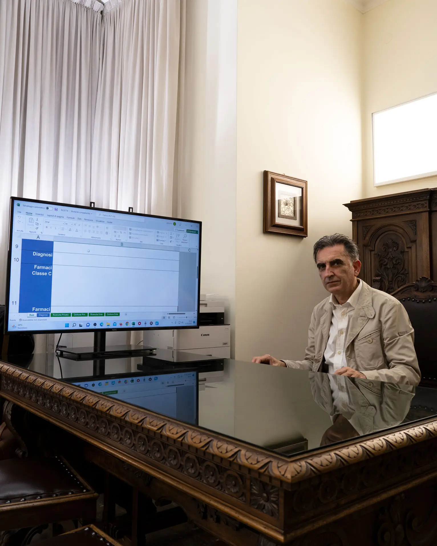 Dott. Di Franco nel suo studio di Aversa